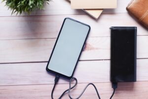 Causes of slow phone charging and the most important solutions and tips